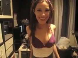 Brunette chick gives best head in the kitchen
